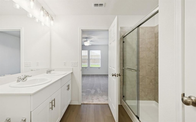 2716 Barton Springs Drive, Denton, TX 76208, 3 Habitaciones Habitaciones , ,2 BañosBaños,Residential,En Venta,2716 Barton Springs Drive,0,21100458