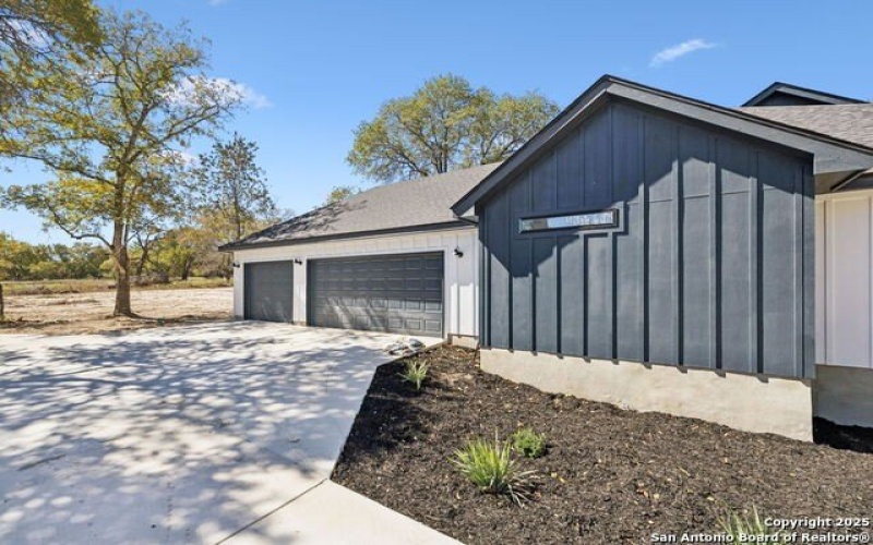 181 Timber, La Vernia, TX 78121, 4 Bedrooms Bedrooms, ,3 BathroomsBathrooms,Residential,For Sale,181 Timber,0,1919431