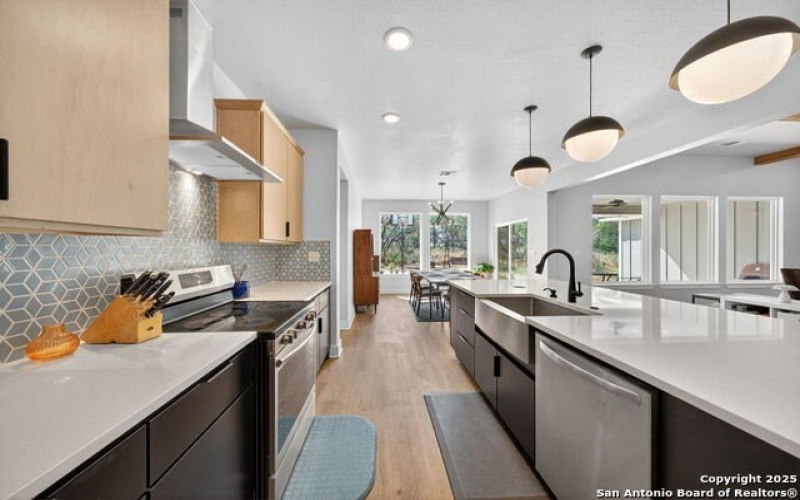 558 County Road 7713, Devine, TX 78016, 5 Bedrooms Bedrooms, ,3 BathroomsBathrooms,Residential,For Sale,558 County Road 7713,0,1919433