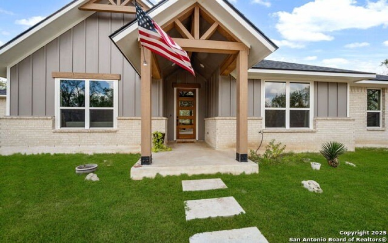 558 County Road 7713, Devine, TX 78016, 5 Bedrooms Bedrooms, ,3 BathroomsBathrooms,Residential,For Sale,558 County Road 7713,0,1919433