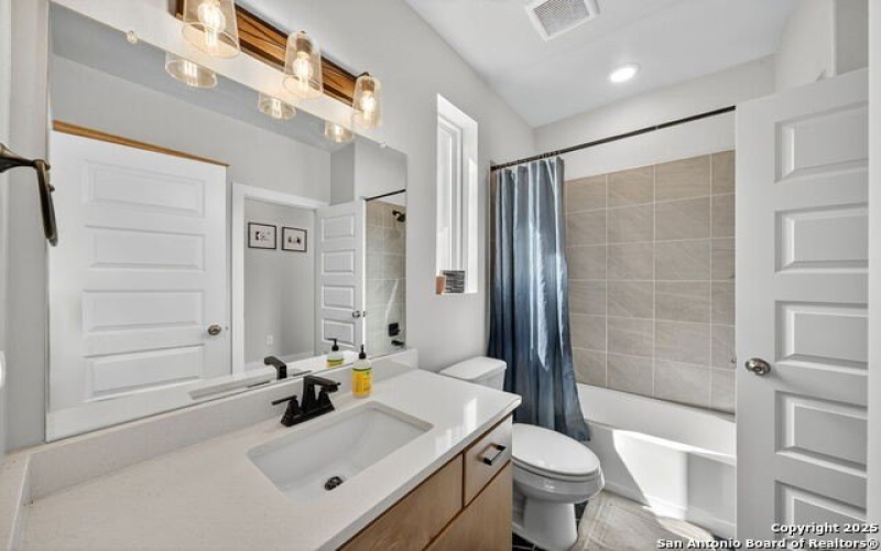 558 County Road 7713, Devine, TX 78016, 5 Bedrooms Bedrooms, ,3 BathroomsBathrooms,Residential,For Sale,558 County Road 7713,0,1919433