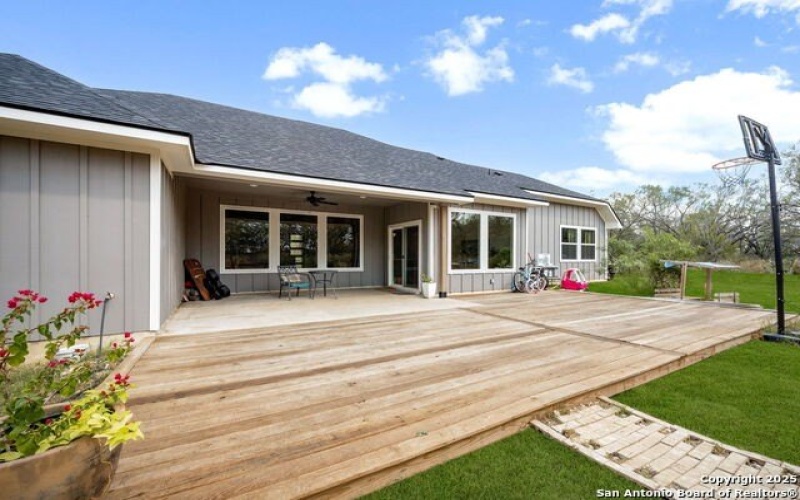 558 County Road 7713, Devine, TX 78016, 5 Bedrooms Bedrooms, ,3 BathroomsBathrooms,Residential,For Sale,558 County Road 7713,0,1919433