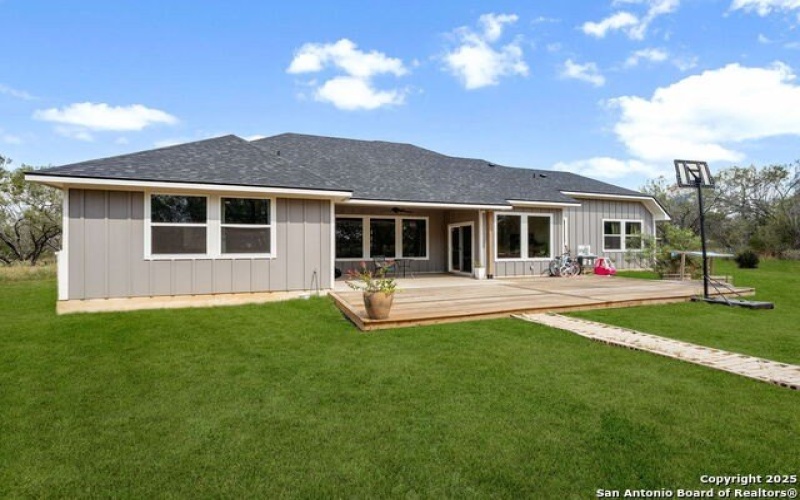 558 County Road 7713, Devine, TX 78016, 5 Bedrooms Bedrooms, ,3 BathroomsBathrooms,Residential,For Sale,558 County Road 7713,0,1919433