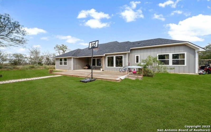 558 County Road 7713, Devine, TX 78016, 5 Bedrooms Bedrooms, ,3 BathroomsBathrooms,Residential,For Sale,558 County Road 7713,0,1919433