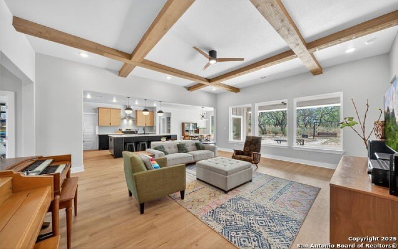 558 County Road 7713, Devine, TX 78016, 5 Bedrooms Bedrooms, ,3 BathroomsBathrooms,Residential,For Sale,558 County Road 7713,0,1919433