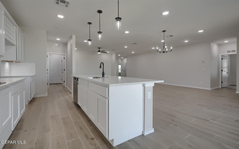 13741 Centro Vista Avenue, El Paso, TX 79928, 3 Bedrooms Bedrooms, ,2 BathroomsBathrooms,Residential,For Sale,13741 Centro Vista Avenue,0,932961