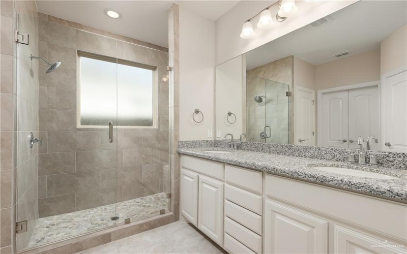 13729 Belle Court, McAllen, TX 78504, 3 Habitaciones Habitaciones , ,3 BañosBaños,Residential,En Venta,13729 Belle Court,0,485731