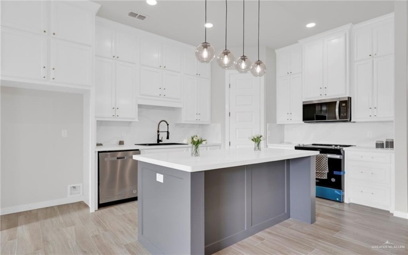 8007 N 48th Lane, McAllen, TX 78504, 4 Bedrooms Bedrooms, ,3 BathroomsBathrooms,Residential,For Sale,8007 N 48th Lane,0,485911