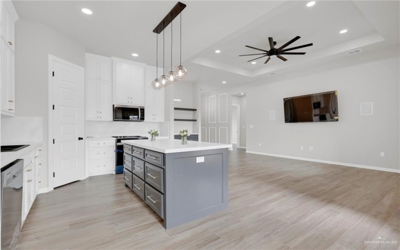 8007 N 48th Lane, McAllen, TX 78504, 4 Bedrooms Bedrooms, ,3 BathroomsBathrooms,Residential,For Sale,8007 N 48th Lane,0,485911