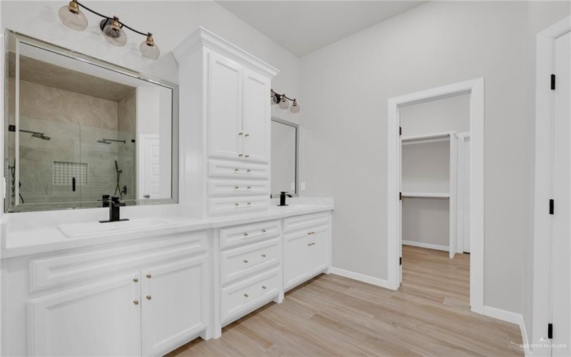 8007 N 48th Lane, McAllen, TX 78504, 4 Bedrooms Bedrooms, ,3 BathroomsBathrooms,Residential,For Sale,8007 N 48th Lane,0,485911