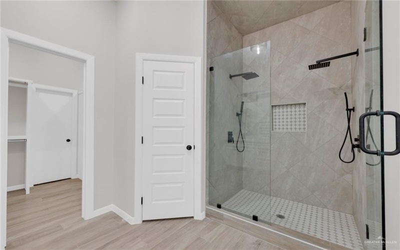 8007 N 48th Lane, McAllen, TX 78504, 4 Bedrooms Bedrooms, ,3 BathroomsBathrooms,Residential,For Sale,8007 N 48th Lane,0,485911