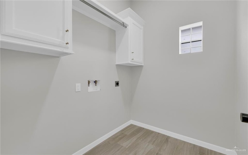 8007 N 48th Lane, McAllen, TX 78504, 4 Bedrooms Bedrooms, ,3 BathroomsBathrooms,Residential,For Sale,8007 N 48th Lane,0,485911