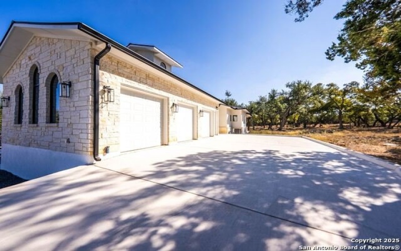 1954 Venezia, New Braunfels, TX 78132, 4 Bedrooms Bedrooms, ,3 BathroomsBathrooms,Residential,For Sale,1954 Venezia,0,1919634