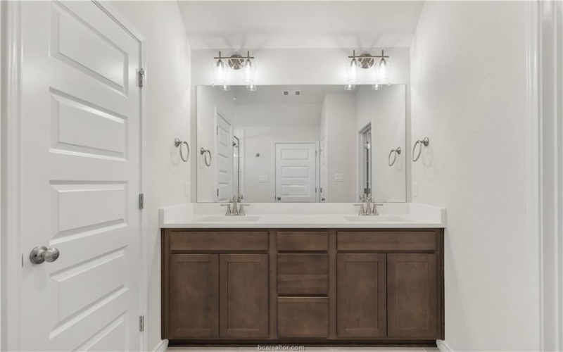 1919 Pinemont View Drive, Bryan, TX 77807, 3 Habitaciones Habitaciones , ,2 BañosBaños,Residential,En Venta,1919 Pinemont View Drive,0,25011438