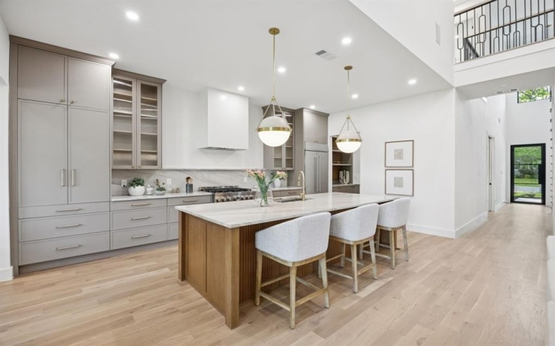 8922 San Benito Way, Dallas, TX 75218, 6 Habitaciones Habitaciones , ,6 BañosBaños,Residential,En Venta,8922 San Benito Way,0,21043955