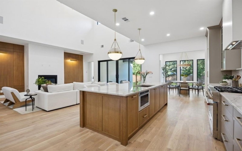 8922 San Benito Way, Dallas, TX 75218, 6 Habitaciones Habitaciones , ,6 BañosBaños,Residential,En Venta,8922 San Benito Way,0,21043955