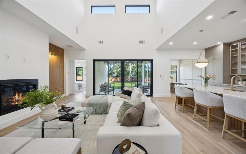 8922 San Benito Way, Dallas, TX 75218, 6 Habitaciones Habitaciones , ,6 BañosBaños,Residential,En Venta,8922 San Benito Way,0,21043955