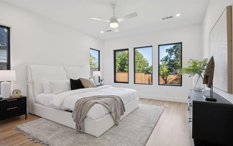 8922 San Benito Way, Dallas, TX 75218, 6 Habitaciones Habitaciones , ,6 BañosBaños,Residential,En Venta,8922 San Benito Way,0,21043955