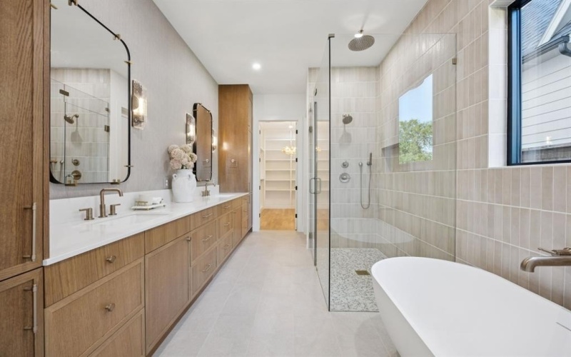 8922 San Benito Way, Dallas, TX 75218, 6 Habitaciones Habitaciones , ,6 BañosBaños,Residential,En Venta,8922 San Benito Way,0,21043955