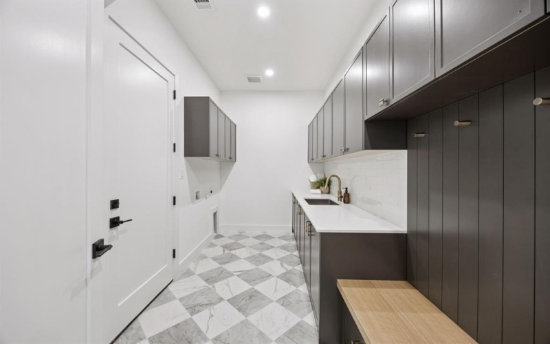 8922 San Benito Way, Dallas, TX 75218, 6 Habitaciones Habitaciones , ,6 BañosBaños,Residential,En Venta,8922 San Benito Way,0,21043955