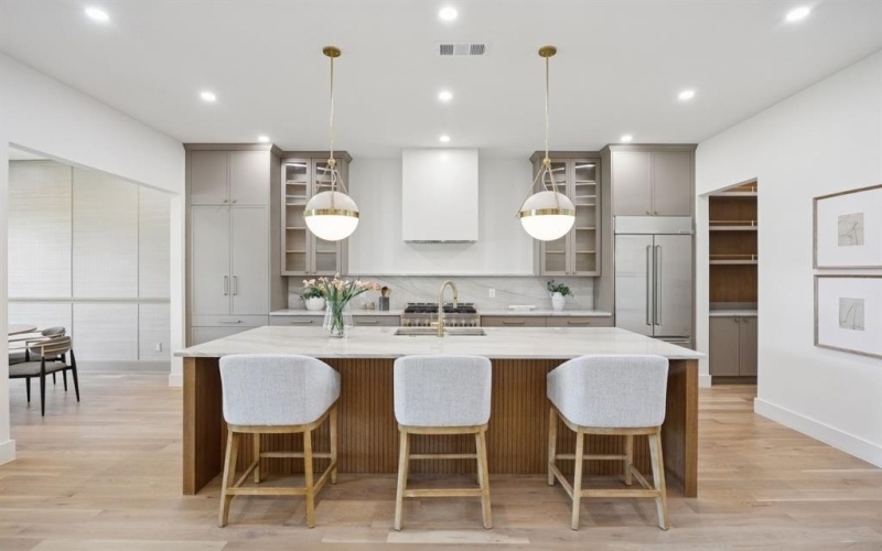 8922 San Benito Way, Dallas, TX 75218, 6 Habitaciones Habitaciones , ,6 BañosBaños,Residential,En Venta,8922 San Benito Way,0,21043955