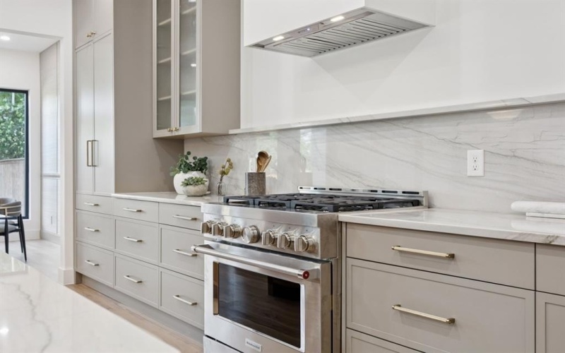 8922 San Benito Way, Dallas, TX 75218, 6 Habitaciones Habitaciones , ,6 BañosBaños,Residential,En Venta,8922 San Benito Way,0,21043955