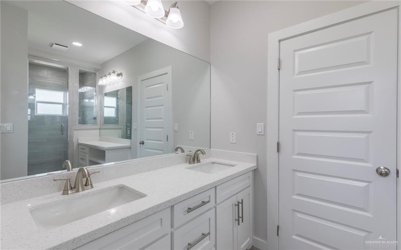 2831 Sienna Drive, Weslaco, TX 78599, 4 Bedrooms Bedrooms, ,2 BathroomsBathrooms,Residential,For Sale,2831 Sienna Drive,0,469636
