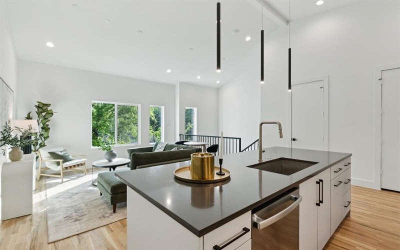 2142 Lovedale Avenue #103, Dallas, TX 75235, 2 Bedrooms Bedrooms, ,2 BathroomsBathrooms,Residential,For Sale,2142 Lovedale Avenue,0,21070523