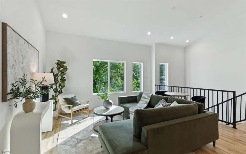 2142 Lovedale Avenue #103, Dallas, TX 75235, 2 Bedrooms Bedrooms, ,2 BathroomsBathrooms,Residential,For Sale,2142 Lovedale Avenue,0,21070523