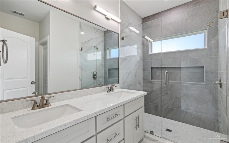 1116 E Boxwood Avenue, San Juan, TX 78589, 3 Bedrooms Bedrooms, ,2 BathroomsBathrooms,Residential,For Sale,1116 E Boxwood Avenue,470255