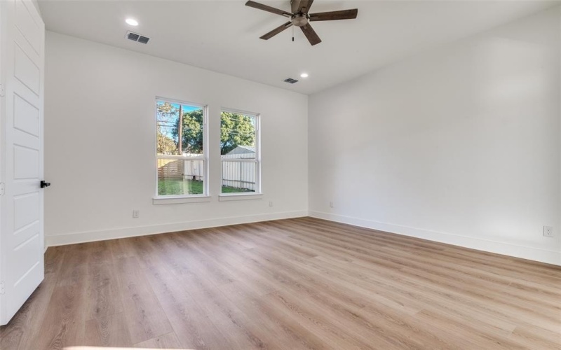 2827 Grafton Avenue, Dallas, TX 75211, 4 Habitaciones Habitaciones , ,3 BañosBaños,Residential,En Venta,2827 Grafton Avenue,0,21098476