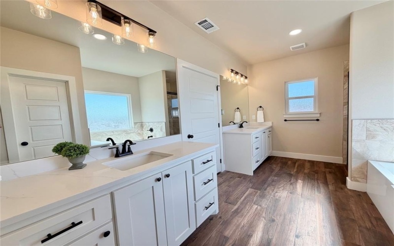 2000 Collin Street, Weatherford, TX 76085, 3 Bedrooms Bedrooms, ,2 BathroomsBathrooms,Residential,For Sale,2000 Collin Street,0,21100743