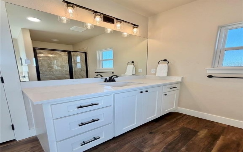 2000 Collin Street, Weatherford, TX 76085, 3 Bedrooms Bedrooms, ,2 BathroomsBathrooms,Residential,For Sale,2000 Collin Street,0,21100743