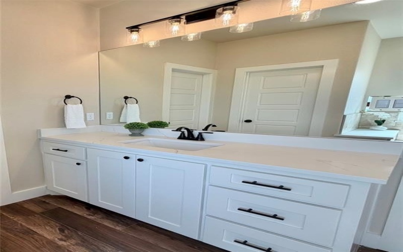 2000 Collin Street, Weatherford, TX 76085, 3 Bedrooms Bedrooms, ,2 BathroomsBathrooms,Residential,For Sale,2000 Collin Street,0,21100743