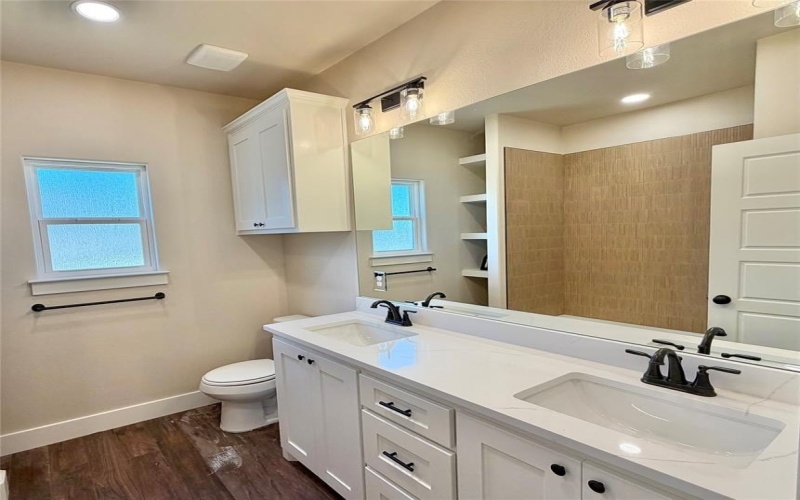 2000 Collin Street, Weatherford, TX 76085, 3 Bedrooms Bedrooms, ,2 BathroomsBathrooms,Residential,For Sale,2000 Collin Street,0,21100743