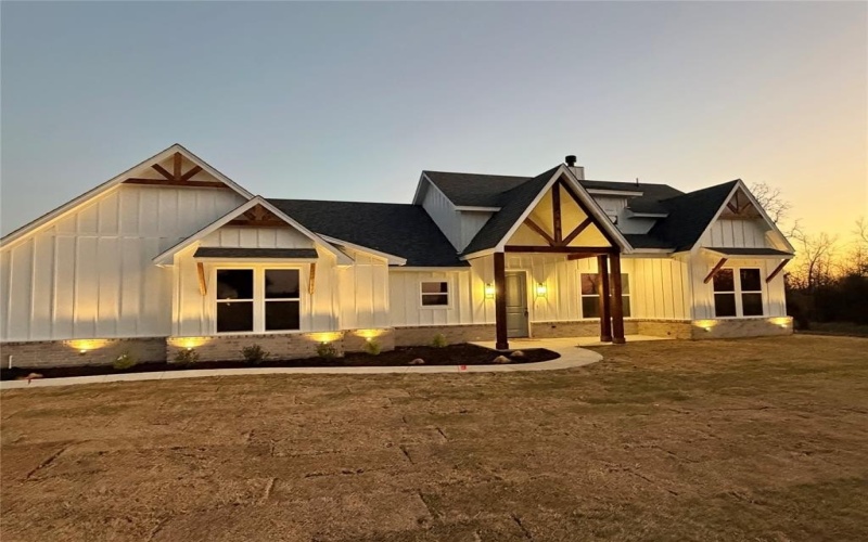 2000 Collin Street, Weatherford, TX 76085, 3 Bedrooms Bedrooms, ,2 BathroomsBathrooms,Residential,For Sale,2000 Collin Street,0,21100743