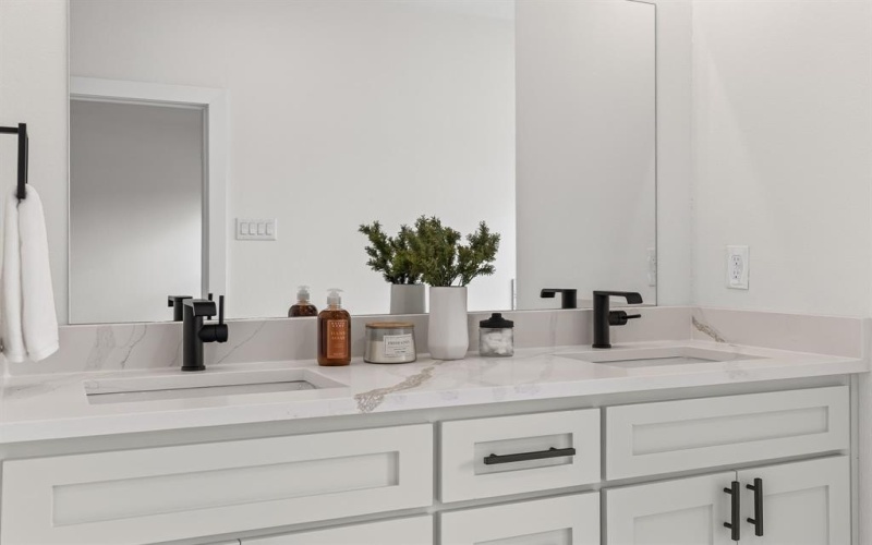 4613 Lee Street, Greenville, TX 75401, 4 Bedrooms Bedrooms, ,2 BathroomsBathrooms,Residential,For Sale,4613 Lee Street,0,21100999