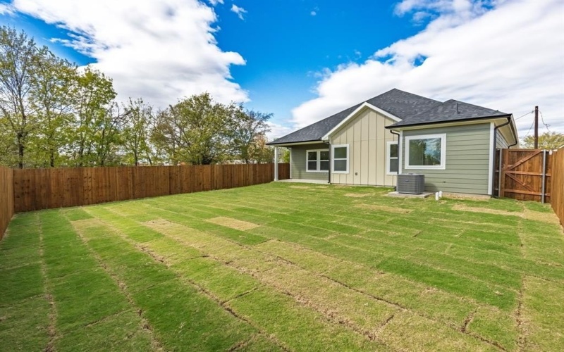 4613 Lee Street, Greenville, TX 75401, 4 Bedrooms Bedrooms, ,2 BathroomsBathrooms,Residential,For Sale,4613 Lee Street,0,21100999