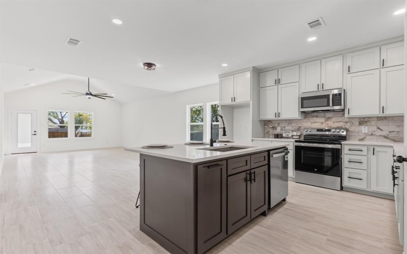 4613 Lee Street, Greenville, TX 75401, 4 Bedrooms Bedrooms, ,2 BathroomsBathrooms,Residential,For Sale,4613 Lee Street,0,21100999