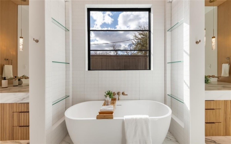 4015 Rochelle, Dallas, TX 75220, 5 Bedrooms Bedrooms, ,6 BathroomsBathrooms,Residential,For Sale,4015 Rochelle,0,21101008