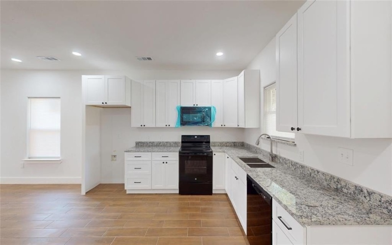 1615 Poplar Street, Dallas, TX 75215, 4 Bedrooms Bedrooms, ,2 BathroomsBathrooms,Residential,For Sale,1615 Poplar Street,0,21101093