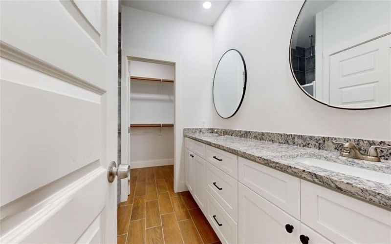 1615 Poplar Street, Dallas, TX 75215, 4 Bedrooms Bedrooms, ,2 BathroomsBathrooms,Residential,For Sale,1615 Poplar Street,0,21101093