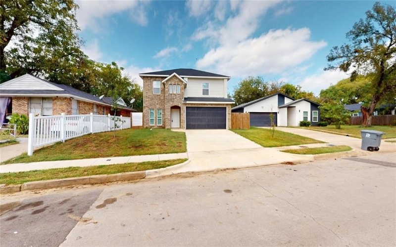 1615 Poplar Street, Dallas, TX 75215, 4 Bedrooms Bedrooms, ,2 BathroomsBathrooms,Residential,For Sale,1615 Poplar Street,0,21101093