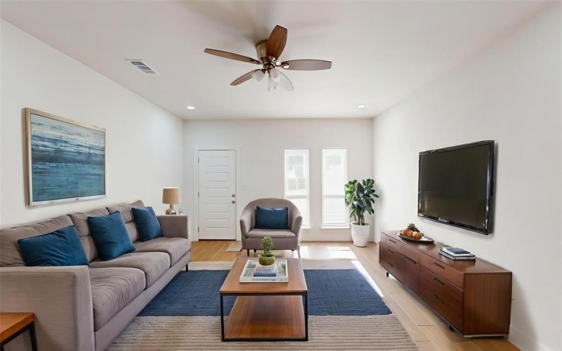 1615 Poplar Street, Dallas, TX 75215, 4 Bedrooms Bedrooms, ,2 BathroomsBathrooms,Residential,For Sale,1615 Poplar Street,0,21101093