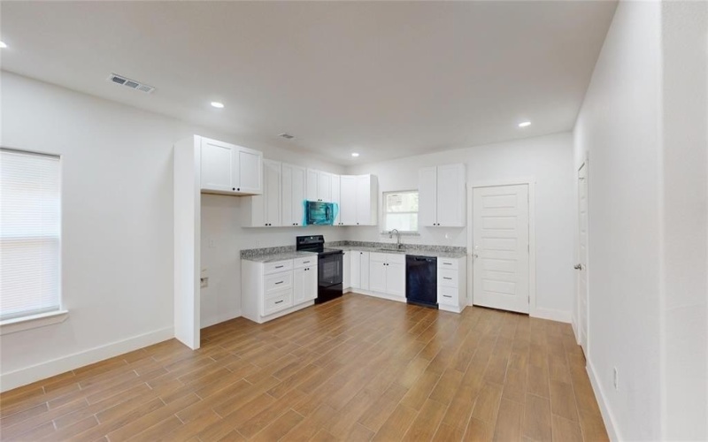 1615 Poplar Street, Dallas, TX 75215, 4 Bedrooms Bedrooms, ,2 BathroomsBathrooms,Residential,For Sale,1615 Poplar Street,0,21101093