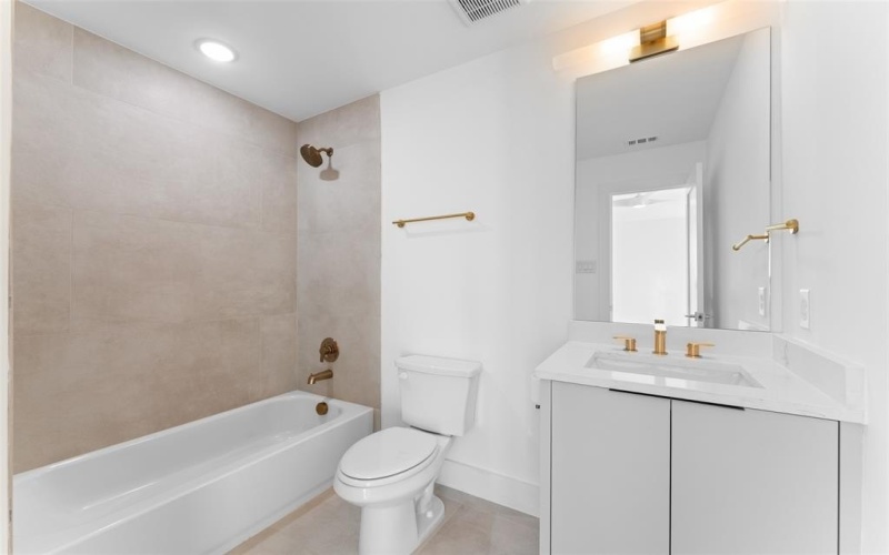 2315 S Vernon Avenue, Dallas, TX 75224, 3 Bedrooms Bedrooms, ,3 BathroomsBathrooms,Residential,For Sale,2315 S Vernon Avenue,0,21101415