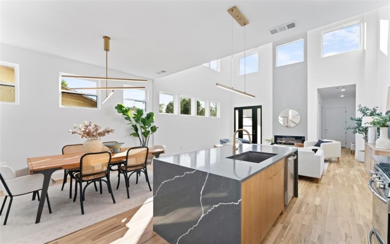 2315 S Vernon Avenue, Dallas, TX 75224, 3 Bedrooms Bedrooms, ,3 BathroomsBathrooms,Residential,For Sale,2315 S Vernon Avenue,0,21101415