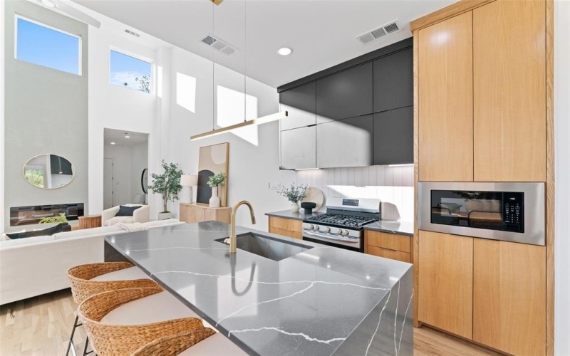 2313 S Vernon Avenue, Dallas, TX 75224, 3 Bedrooms Bedrooms, ,3 BathroomsBathrooms,Residential,For Sale,2313 S Vernon Avenue,0,21101682