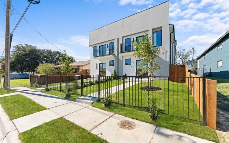 2313 S Vernon Avenue, Dallas, TX 75224, 3 Bedrooms Bedrooms, ,3 BathroomsBathrooms,Residential,For Sale,2313 S Vernon Avenue,0,21101682