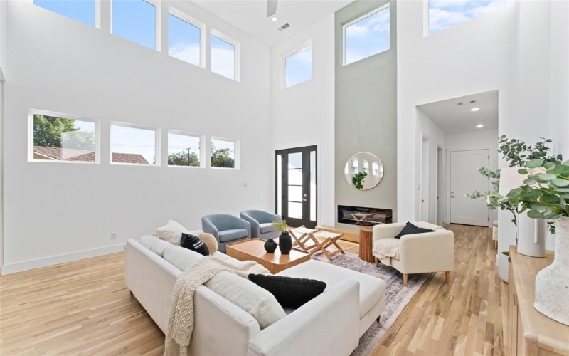 2313 S Vernon Avenue, Dallas, TX 75224, 3 Bedrooms Bedrooms, ,3 BathroomsBathrooms,Residential,For Sale,2313 S Vernon Avenue,0,21101682